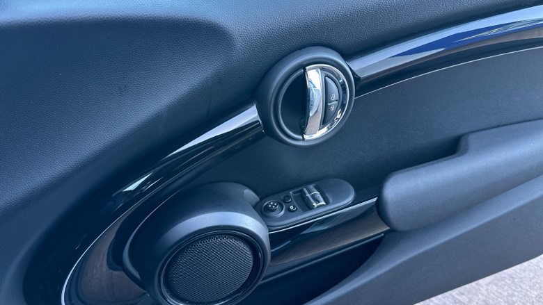 MINI Hatchback 1.5 Cooper Classic Premium 3dr Petrol Hatchback